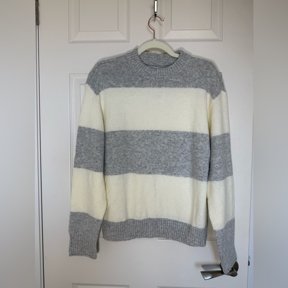 American Eagle relaxed fit Striped Cashmere feel Crewneck Sweater- size S - Picture 3 of 12